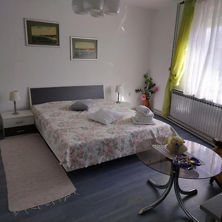 Sobe Za Nocenje Gospic Hotel Ngoại thất bức ảnh