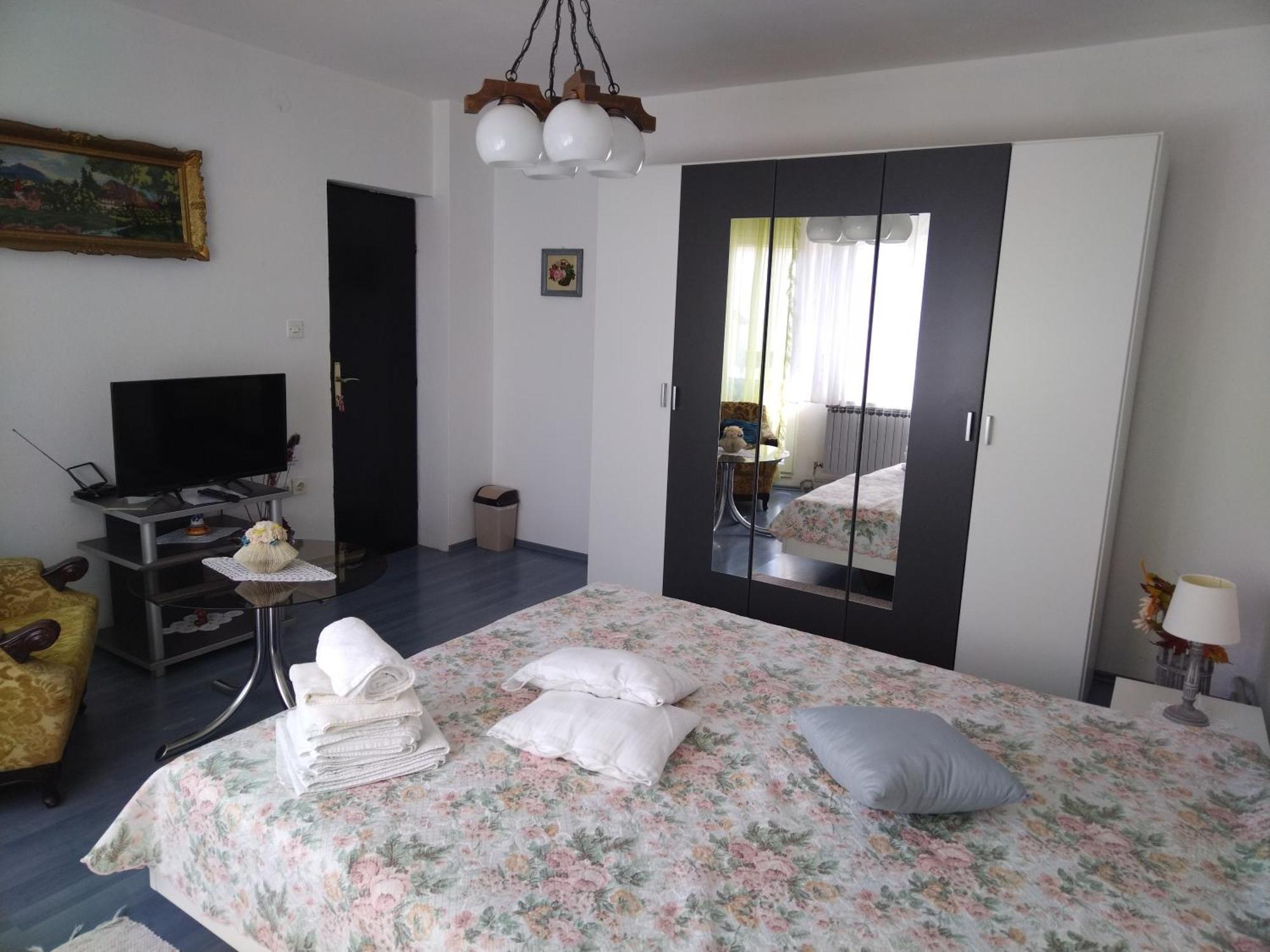 Sobe Za Nocenje Gospic Hotel Ngoại thất bức ảnh