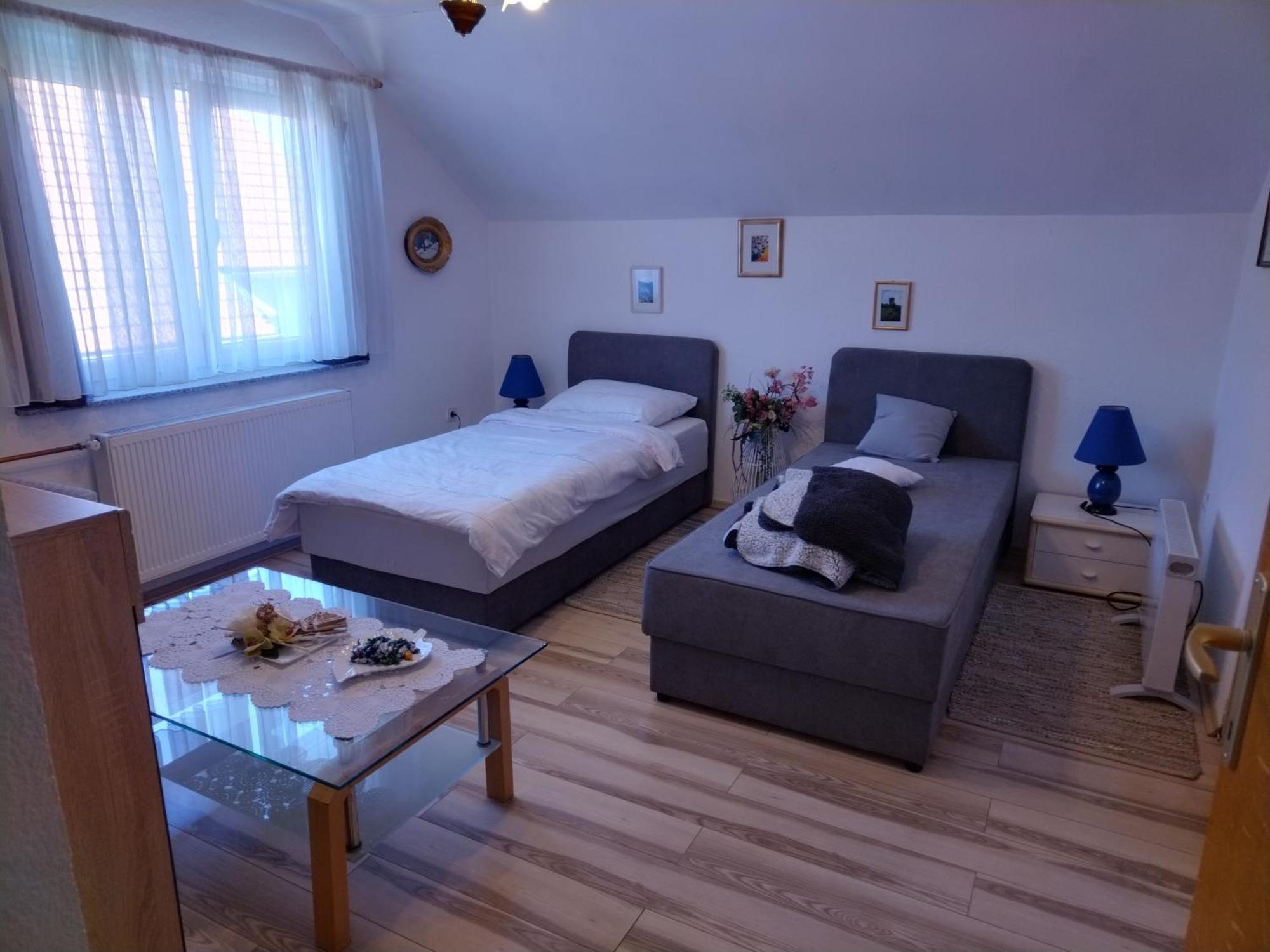 Sobe Za Nocenje Gospic Hotel Ngoại thất bức ảnh